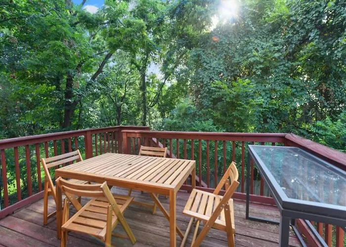 Hot Tub W/ 3 Beds 2 Bath Games & Huge Backyard Pittsburgh